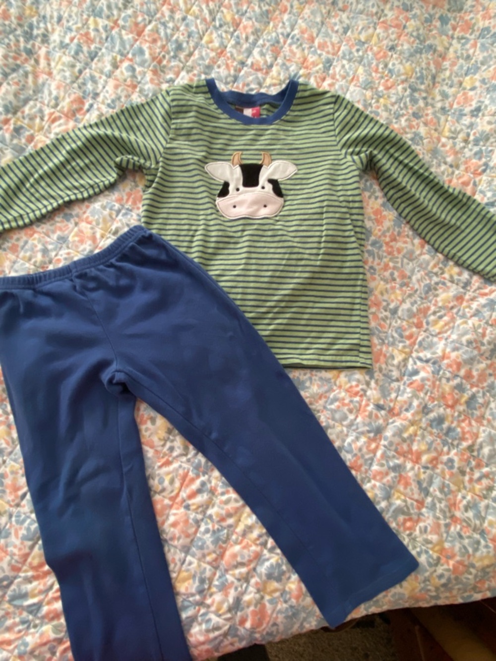 Kids Green Striped Cow Appliqué Pajama Set with Blue Pants